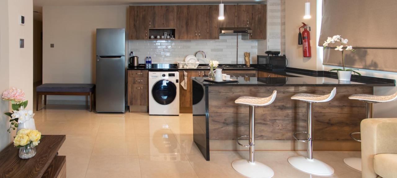Viola Hotel Apartments シャルジャ エクステリア 写真